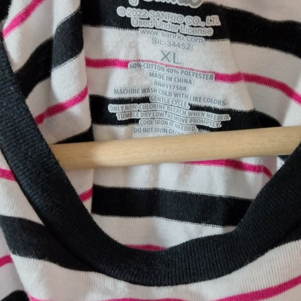Pochacco by Sanrio Cropped T-Shirt – Women’s XL – Black/White/Pink Graphic - Picture 5 of 9